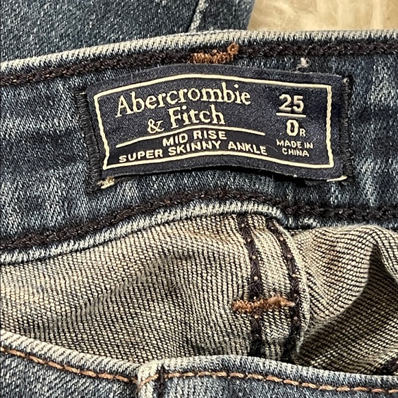 ABERCROMBIE & FITCH Mid Rise Super Skinny Ankle Denim Jeans Raw Hem Size 0 - Picture 7 of 8